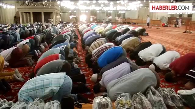 Ramazan ayının ilk teravih namazı kılındı -