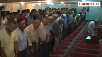 Suriyeli sığınmacıların ilk teravih namazı -