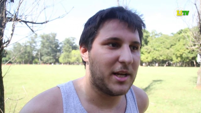 Sem jogo na Copa, gringos disputam pelada