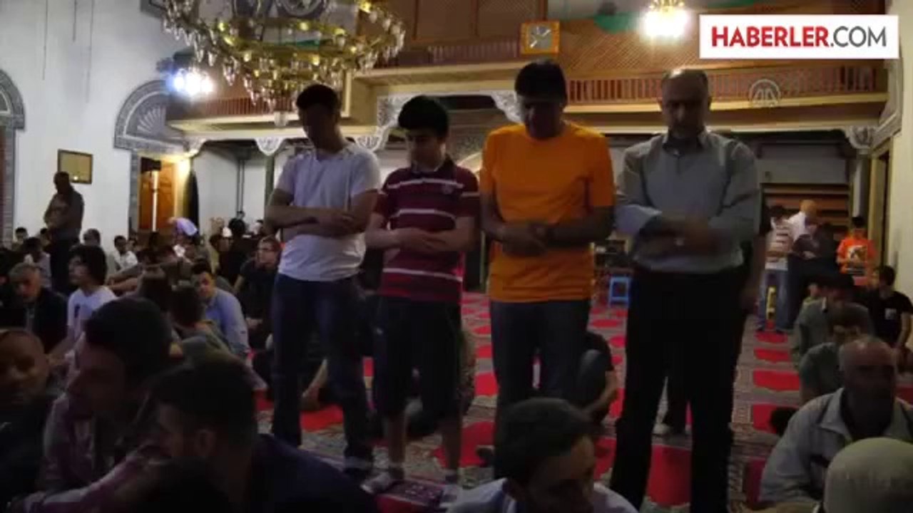 Balkanlar'da ilk teravih namazı kılındı -