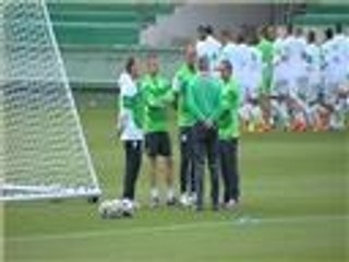 الجماهير الجزائرية والعربية تترقب مصير الجزائر في كأس العالم