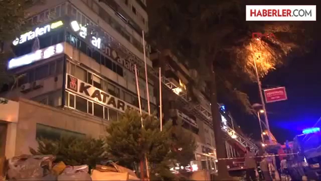 Zabıta Ekipleri Tabela Operasyonuna Devam Ediyor