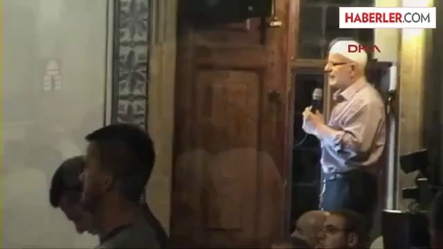 İlk Teravih Namazı İçin Kosovalılar Camilere Akın Etti