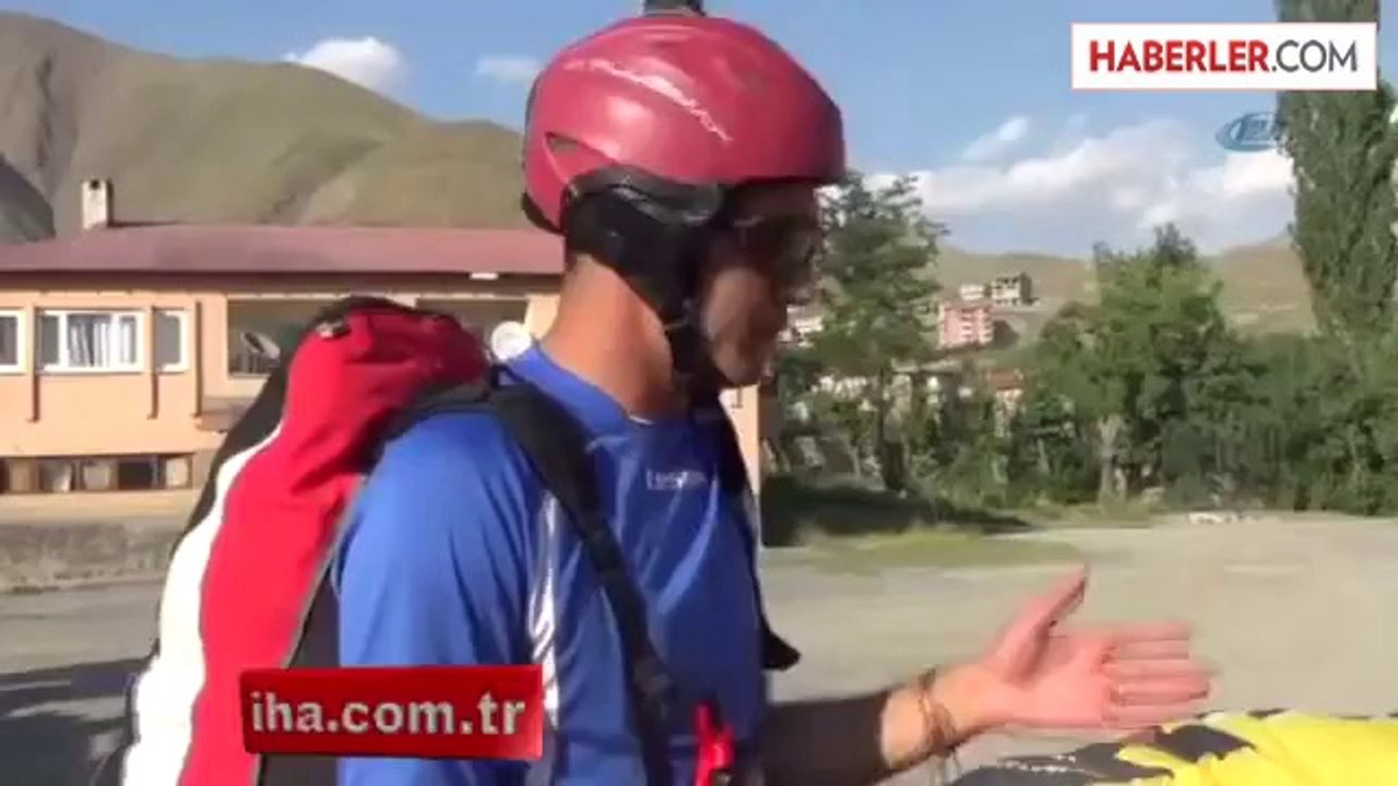 Hakkari'de Yamaç Paraşütü Heyecanı