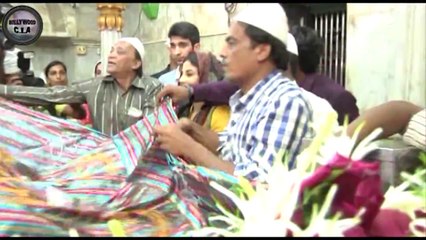 Vidya Balan gets MOBBED at Dargah!