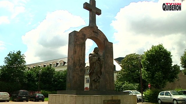 Ploermel | La statue géante de Saint Jean-Paul II - Ploermel TV