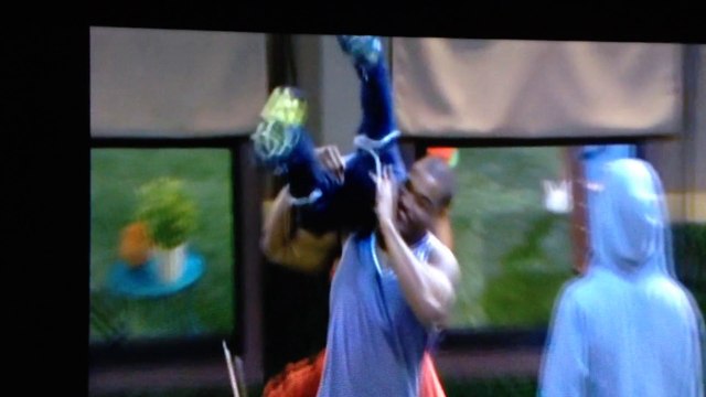 Devin throws Frankie over his shoulder opps moment #BB16