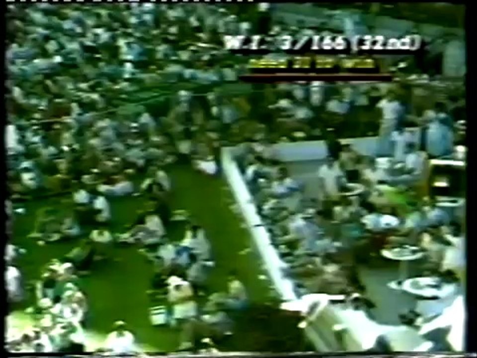 ARROGANT VIV RICHARDS - HUGE SIX! vs Australia- Gabba 1984_85