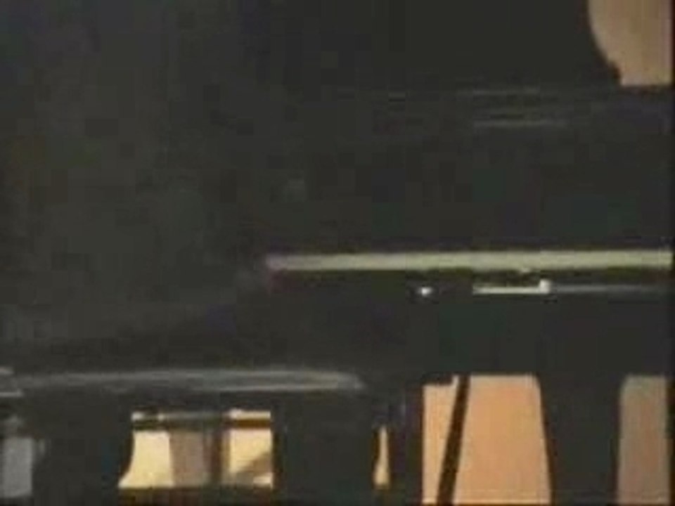 Mathew Belamy chanteur de Muse au piano