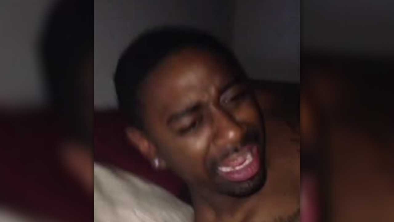 Comment réveiller son copain en douceur et en odeur