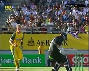 Brett Lee HOSTILE BOUNCERS to Michael Papps 3rd ODI 2005