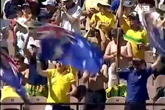 Brett Lee vs Jacques Kallis - brutally roughs him up and GETS HIS MAN!_x264