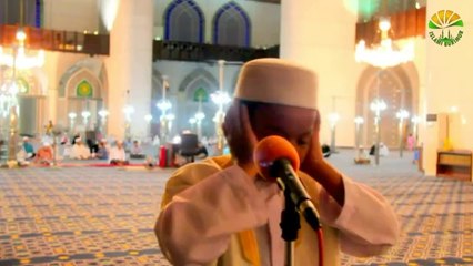 Küçücük çocuk çok güzel ezan okuyor!