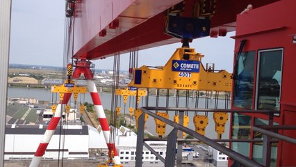 En haut du portique STX