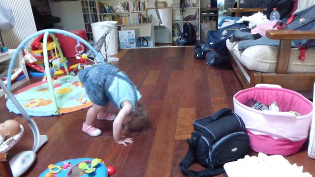 Anne-Lise fait des galipettes