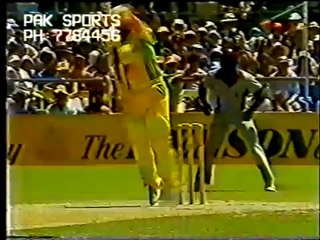 BRUTAL Michael Holding bouncer to Bruce Laird - 1981_82 PERTH