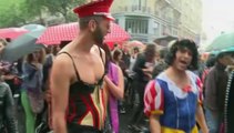 Gay Pride : pluie battante et déluge de critiques contre le gouvernement, à Paris