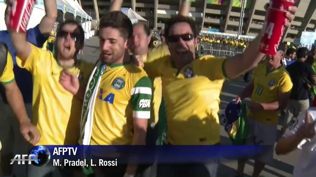 Torcida em festa depois de vitória sofrida
