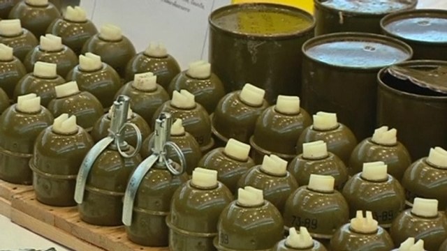 Thai army displays seized weapons