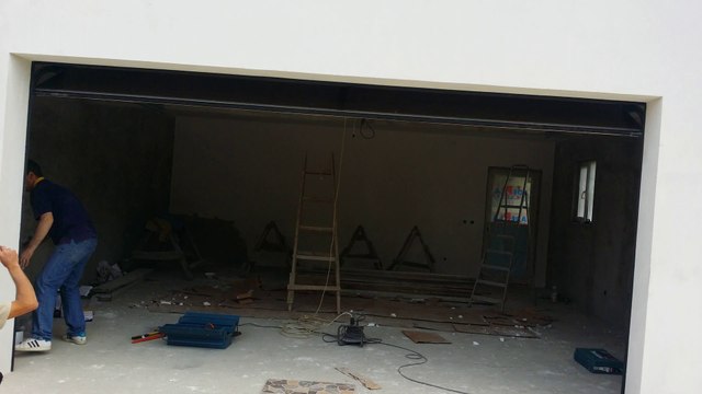 usi de garaj sectionale izolate automate motor electric si telecomanda somfy ieftine la pret 0768523305