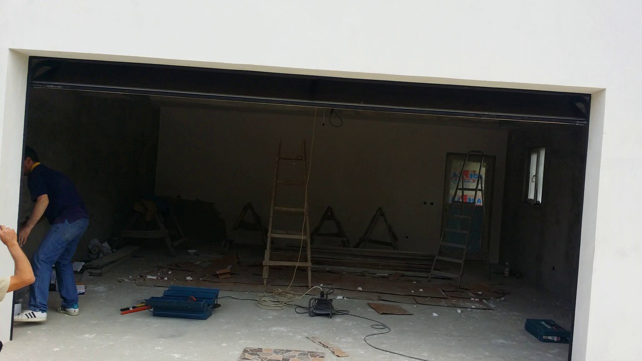 usi de garaj sectionale izolate automate motor electric si telecomanda somfy ieftine la pret 0768523305