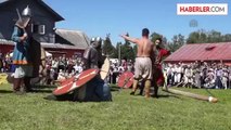 St. Petersburg tarih festivalinde Orta Çağ dönemi canlandırıldı -