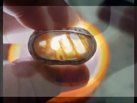 {Mucizeler Müzesi} Akik taşının içinde yazan ALLAH lafzı