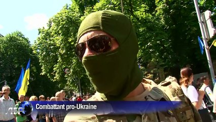 Kiev: des activistes pro-Ukraine manifestent contre la trêve