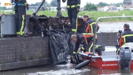 Brand legt zonneboot in de as - RTV Noord