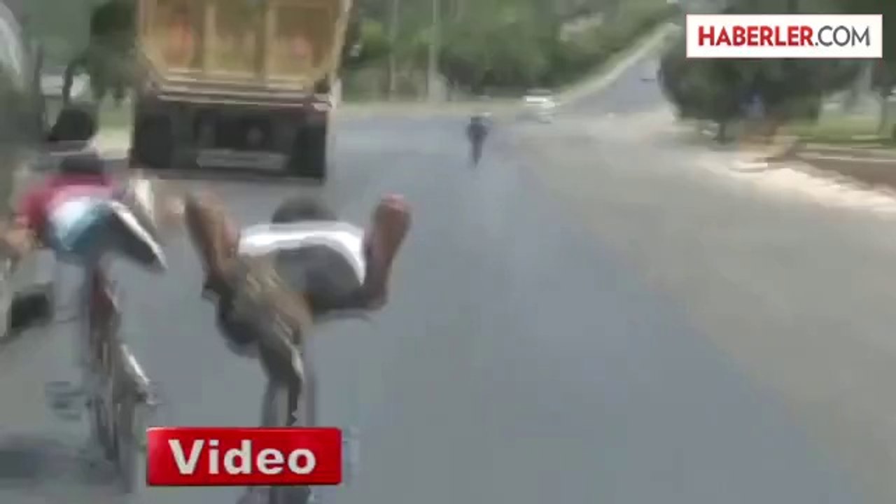 Bisikletle Tehlikeli Yolculuk