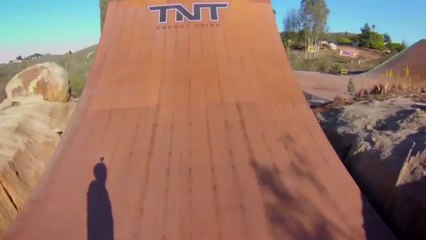 Insolite : il marque un but depuis un hélicoptère !