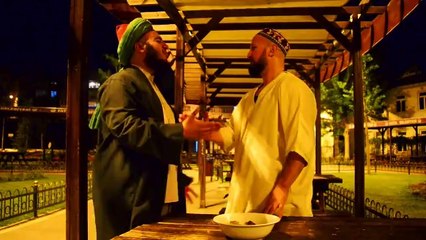 İmsak'tan Sonra Yemek Yiyen Adam