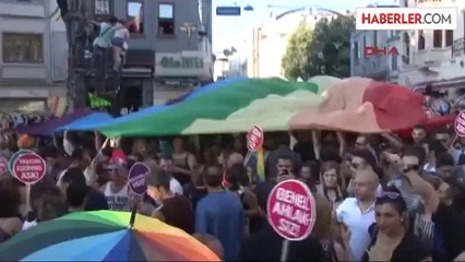 İstiklal Caddesi'nde Renkli Lgbti Yürüyüşü