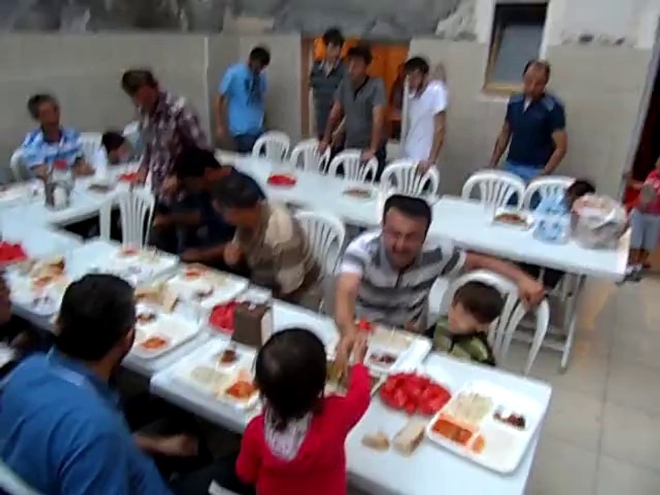 2014 İSTANBUL AKLENLİLER DERNEK BİNASINDA İFTAR-1