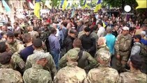 Ukraine : manifestations à Lougansk et Kiev