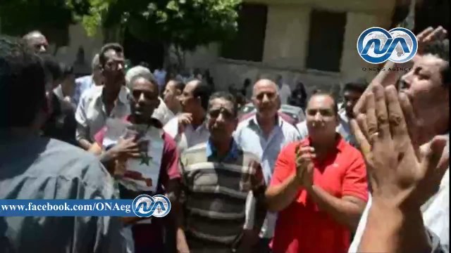 شاهد .. العشرات من سائقي التاكسي ينظمون وقفة احتجاجية أمام مجلس الوزراء