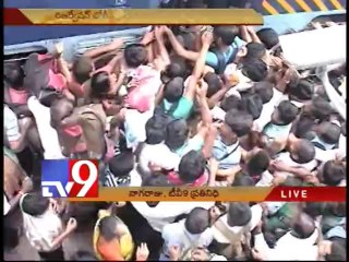 Bihar students gang attacks on passengers in Falaknuma Express