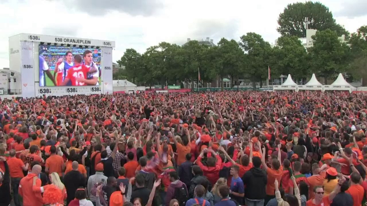 Holanda festeja vitória sobre México