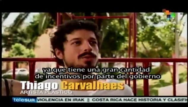 Brasil: artistas transforman autos abandonados en obras de arte