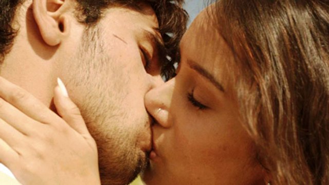 Ek Villain Public Review|Sidharth Malhotra,Shraddha Kapoor,Riteish Deshmukh