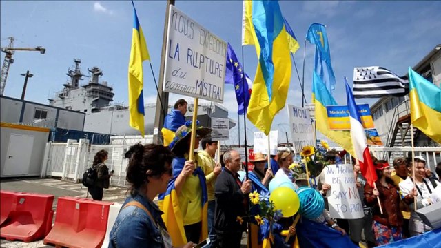 Manifestation contre la vente de navires Mistral à la Russie.