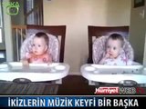 Küçük Bebeklerin Müzik Keyfi