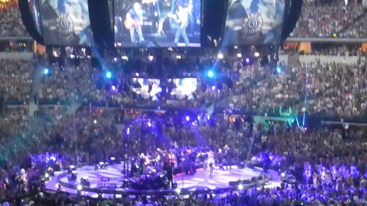George Strait/Eric Church - Cowboys Like Us (Live in Arlington - 2014) HQ