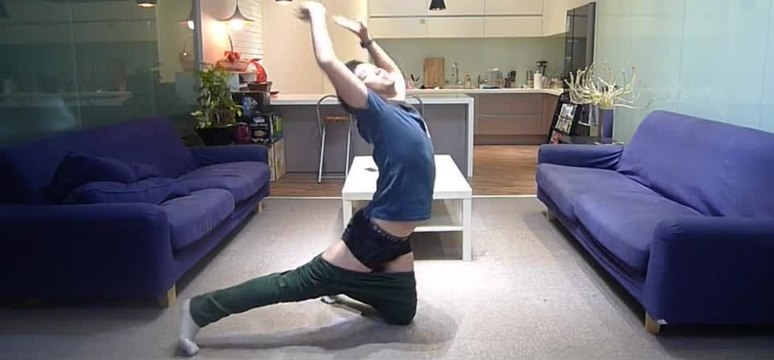 Mettre un pantalon slim sans utiliser les mains