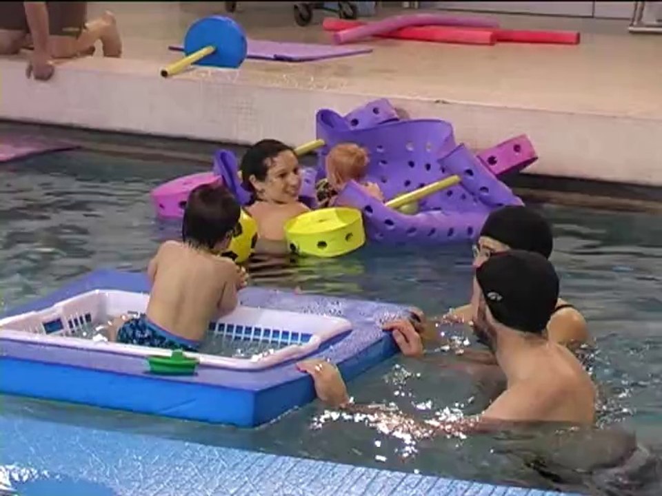 Bébés nageurs : plaisir partagé en famille