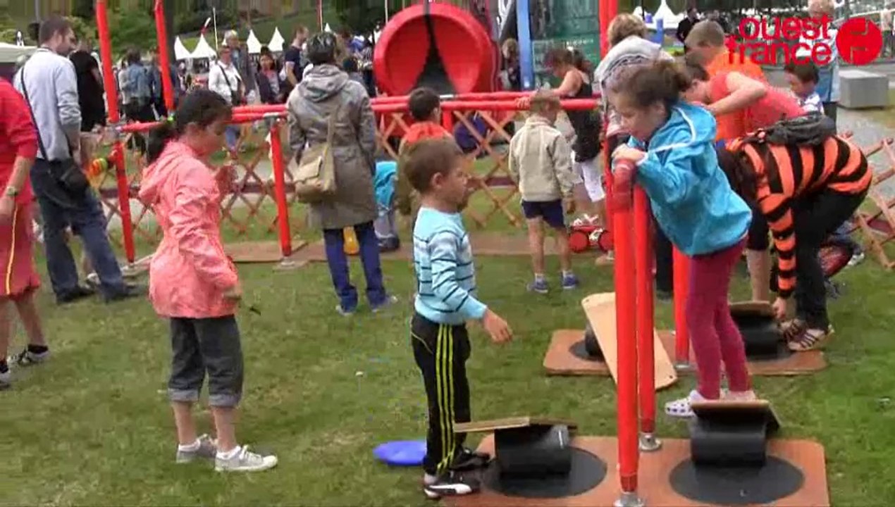 Fête de la Vire à Saint-Lô : foule et joyeux dimanche passé entre les gouttes