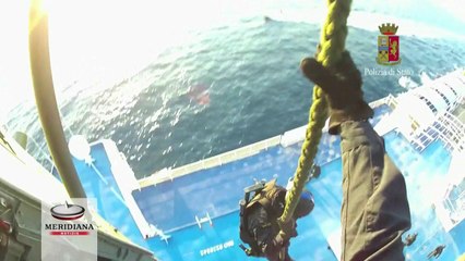 Abbordaggio e messa in sicurezza di un traghetto dirottato, l’esercitazione dei NOCS