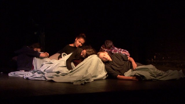 La classe de 4e théâtre du collège Jean Moulin au théâtre Pèle Mêle de Villefranche S/S