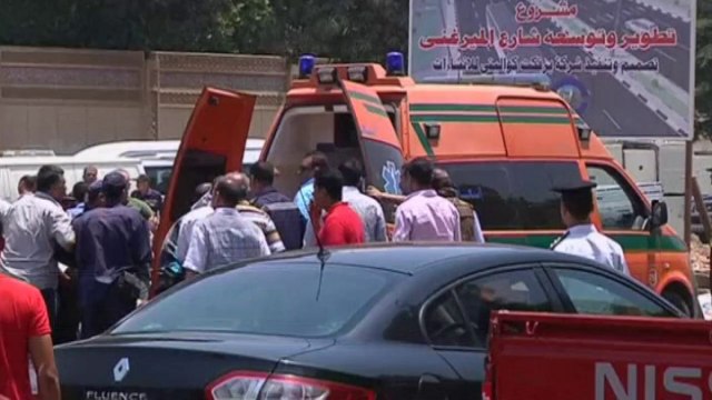 Cairo bomb blasts kill two Egyptian policemen