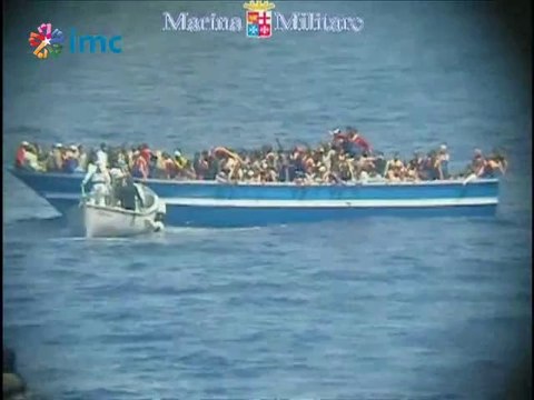 İtalya'ya girmek isteyen 30 göçmen ölü bulundu